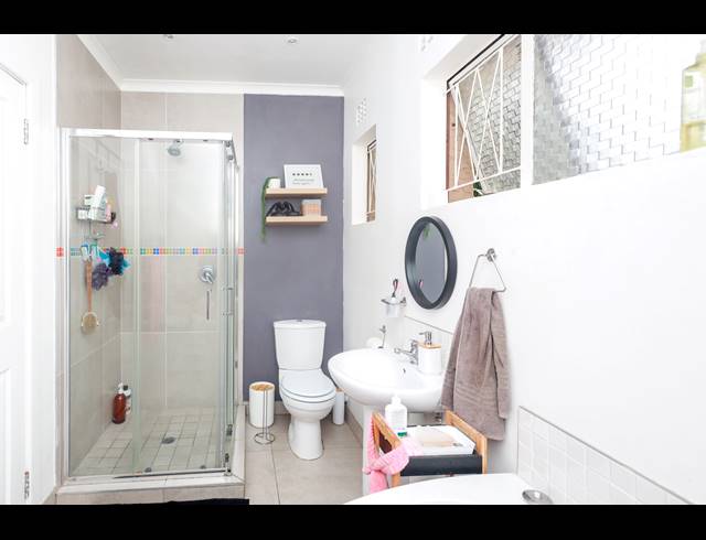 4 BEDROOM FREEHOLD FOR SALE IN GONUBIE